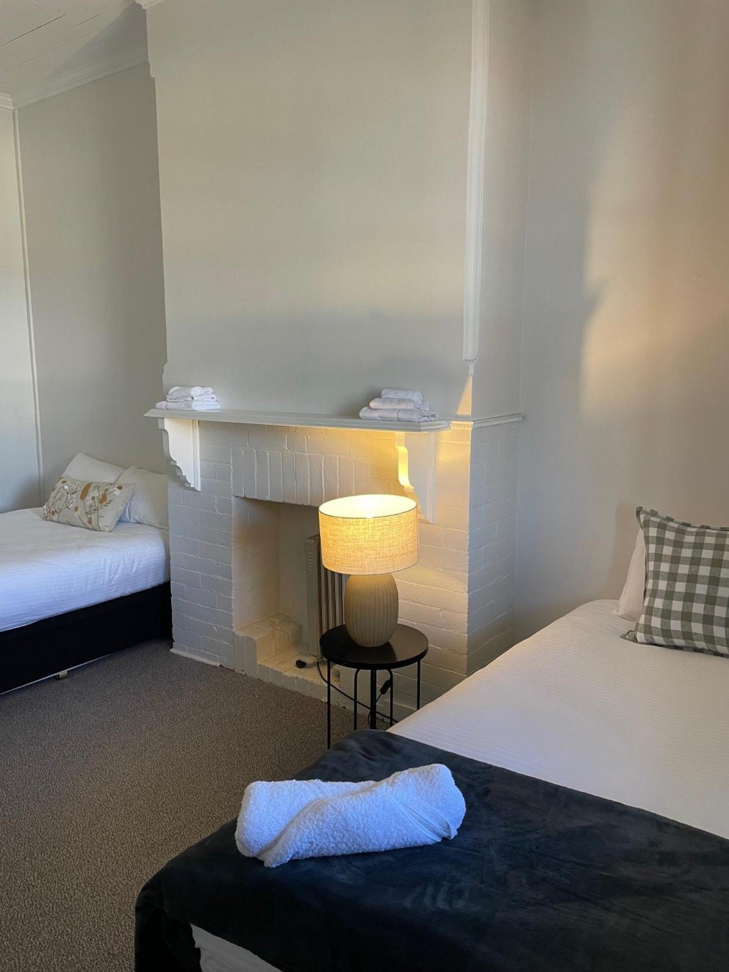 The Bolt Inn Uralla Extérieur photo